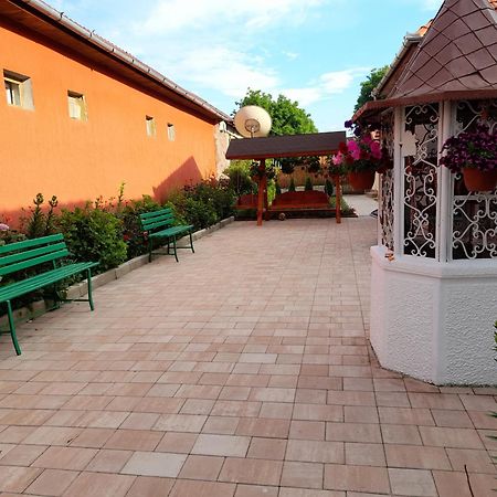 Casa Miki Hotel Hateg Exterior photo